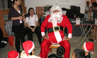 shook-lin-and-bok-corporate-responsibility-xmas-party-for-children-home-14-december-2011-02
